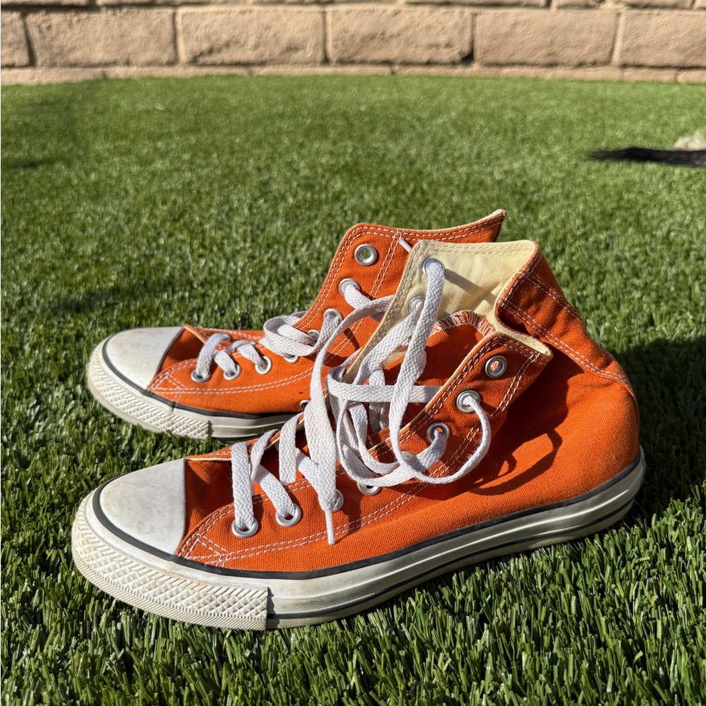 Chuck Taylor All Star Canvas UNISEX HIGH TOP SHOE Men’s 7.5 / Women’s 9.5 ORANGE